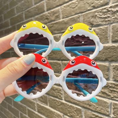 China Kids Fashion Sunglasses New Personality Shark Cartoon Boy And Girl UV-400 Shading Sunglasses Kids Fashion Outdoor Glasses for sale