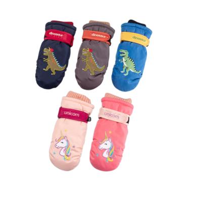 China 2021 Whole Sale Fashion Design New Cute Skin-friendly And Comfortable Winter Kids Ski Waterproof Kids Knitted Gloves for sale