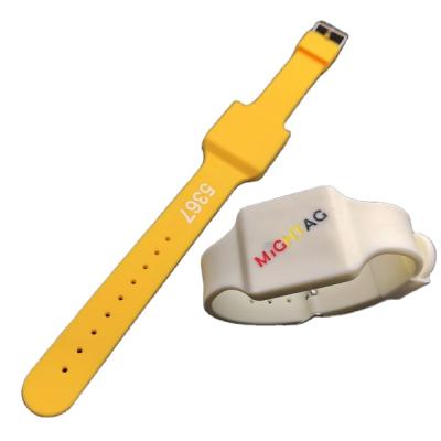 China Free sample 960MHz silicone wristband rfid key wristband key rfid UHF smart wristband 960MHz waterproof/waterproof frecuency pocket for sale