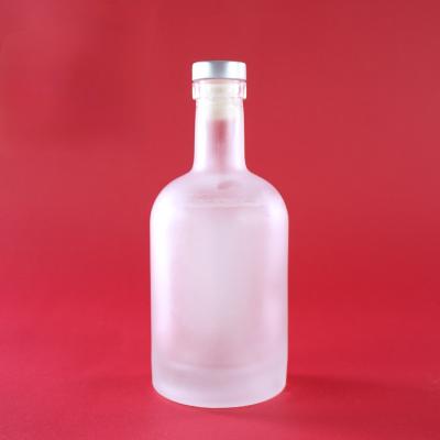 China Wholesale Customized 500ml 750ml Beverage Liquor Glass Bottles Empty Wine Glass Bottle for sale