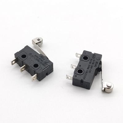 China Small Button Series 3 Pin Auto Micro Roller Handle Micro Switch Electronics Electronics Switch With Handle for sale