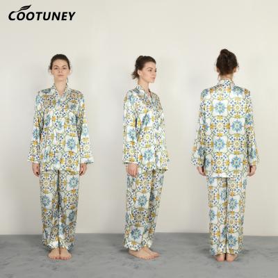 중국 Customized 2 Pieces Long Sleeve Printed Pyjamas Lady Nightwear Silk Satin Pajamas For Women 판매용