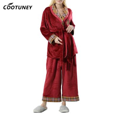 Chine Polyester Fabric Fleece Flannel Pajamas With QUICK DRY & Breathable Functions Red Robe à vendre