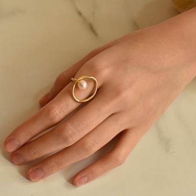 China TRENDY New Fashion Retro Pop Pearl Rings Index Finger Personality Decorative Ring For Women for sale