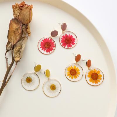 China Fashionable Central Statistical Institute of Korea resin earrings dried flower factory stud earrings jewelry wholesale for sale