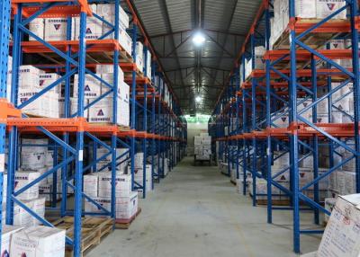 China Lager-Metallstahlspeicher-Antrieb in der Racking-System-Raumersparnis 500-2000KG/Palette zu verkaufen