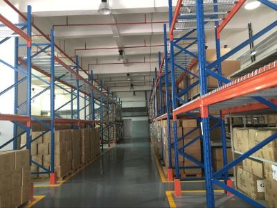 China Raumersparnis-industrielles Hochleistungsracking-System mit hölzerner Palette zu verkaufen