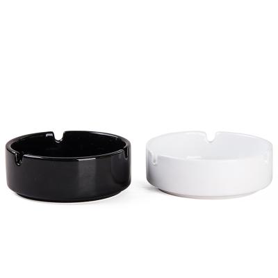 China Eco-friendly European Style Round 4 Inch Ashtray Home Office White And Black Custom Ceramic Office Decoration for sale