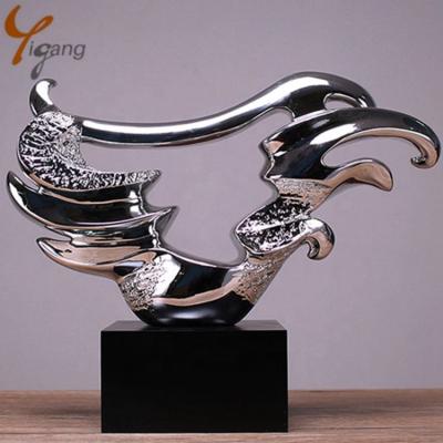 China 2020 New Design Europe Life Size Modern Fiberglass Sculpture Resin Sculpture Mirror Color for sale