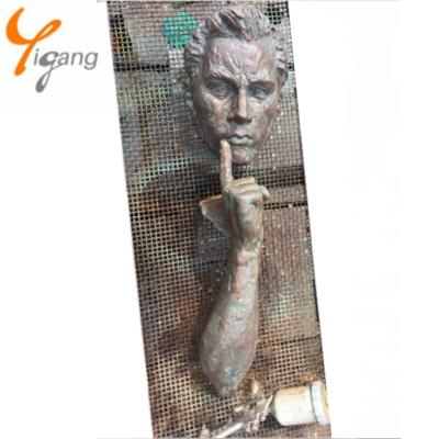 China Modern Western Decorative Wall Art Bronze Man Sculpture for sale