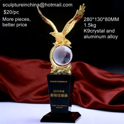 China Europe Metal Material And Metal Trophy Product Fly Type Eagle Modern Animal Statue Awards Eagle for sale