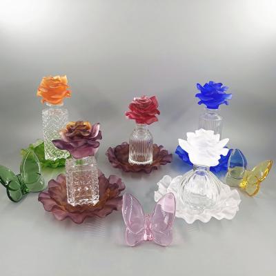 China 2021 Wedding Decroation Middle East Style Wedding Decroation Crystal Rose Top Crystal Perfume Bottle With Crystal Base 150ml for sale