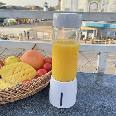 China Car 7.4V 2 Function USB Power Blender Best Mini Blender High Borosilicate Glass Portable Bottle Blender for sale