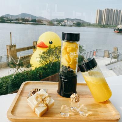 China New hot selling car 2020 smoothie blender travel blender USB rechargeable mini portable juicer blender cup for sale