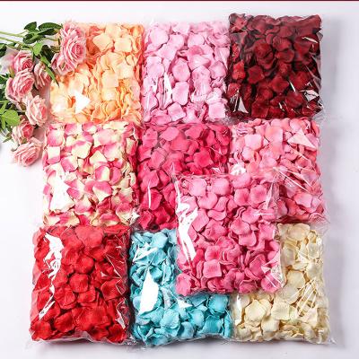 China Customized Wholesale Wedding Party Artificial Silk Flower Red Rose Petals for sale