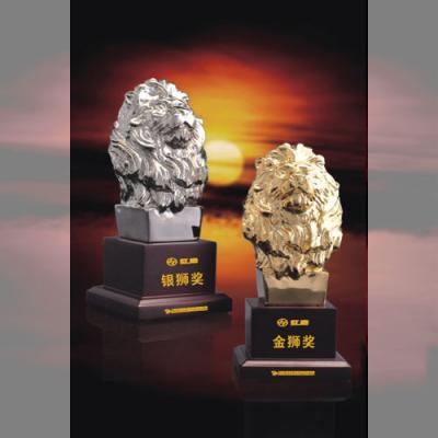 China Folk Trophy Lion Trophy Resin Trophy of Art Printing Customized Champion Award for sale