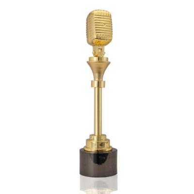 China Folk art designer resin trophy singing resin craft music microphone trophy for sale