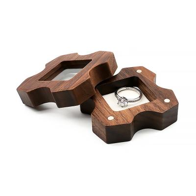 China Custom Rustic Ring Box Eco-Friendly Ring Box Wooden Jewelry Storage Boxes Engagement Engagement Velvet Lining Luxury Small Dangle Earring Package Box for sale