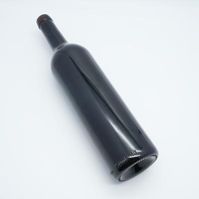 China Custom 500Ml 700Ml 750Ml 1000Ml Beverage Black Glass Bottle Vodka Spirit Wine Bottle For Liquor Corked Factory for sale