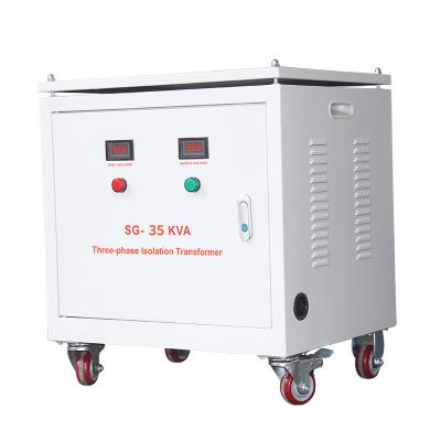 China 35KVA UPS que aísla IP32 el tipo seco trifásico transformador 600V 400V en venta