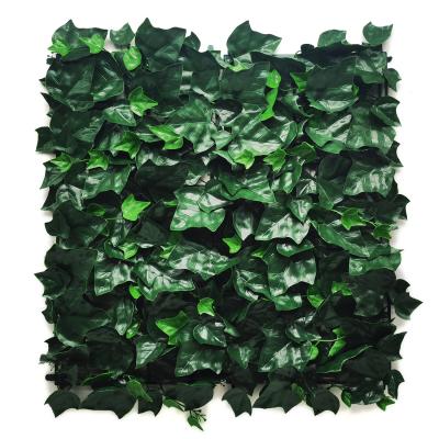 China Green Color 100% Pe Material Heavy Metal Free Artificial Wall Grass Green Plant Mats Boxwood Hedge for sale