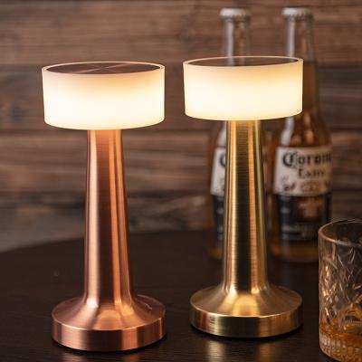 China Nordic wholesale modern luxury led table lamp living room bar table light decorative bar LED light with USB for sale