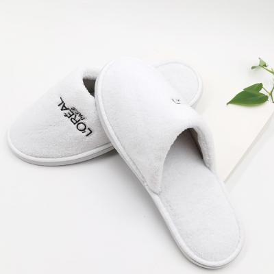 China Lightweight Wholesale High Quality Hotel Slippers With Embroidery Custom Logo for sale