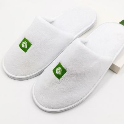 China Lightweight Custom White Hotel Slippers Monogram Embroidered Logo Slippers for sale