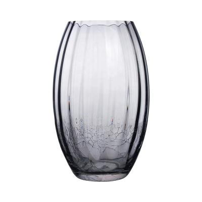 China Flower vase handcrafted from crystal glass from Europe with ice-patterned for sale