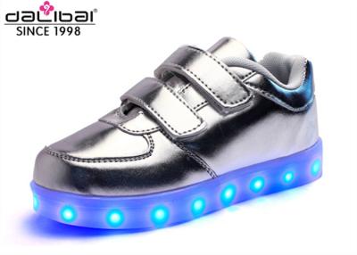 China Zapatos del LED de la correa de los niños mágicos de la plata que funcionan con las zapatillas de deporte luminosas de la iluminación en venta