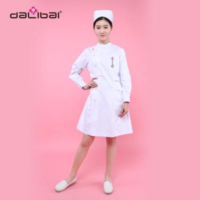 China Weiße elegante Krankenpflege-Uniformen/Krankenhaus scheuert S-/M/L/XL/XXL/XXXLgröße zu verkaufen