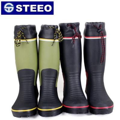 China Fashion Trend OEM Colorful Rubber Man Fishing Boots With Protective Cover for sale