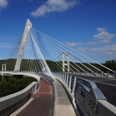 China Steel Structure Bridge Steel Structure Construction Pedestrian Bridge Metal Cable Stayed Steel Walkway for sale