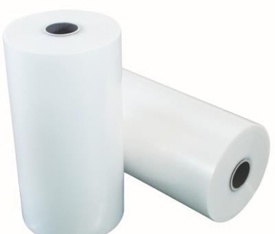 China Very strong pressure resistance pe shrink film roll heat shrink bag pe shrink packaging film for water packaging carton for sale