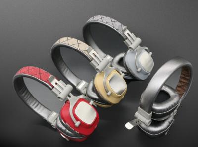 中国 300mAh極度の低音の音が付いているコンパクトのBluetoothの無線ヘッドホーン8時間の 販売のため