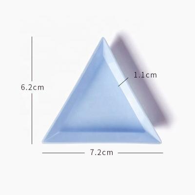 China Beauty Care Make Rhinestone Nail Art Accessories Storage Triangle Plate Plastic Nail Tools Tray For Nail Beauty for sale