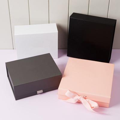 China Handmade Custom Design Logo Luxury Ribbon Closure Rigid Cardboard Shoe Wedding Clothes Magnetic Foldable Paper Packaging Gift Box for sale