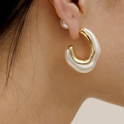 China FASHIONABLE 2021 new trend retro geometric pearl C shape water drop gold metal stud circle earrings for woman wholesale for sale