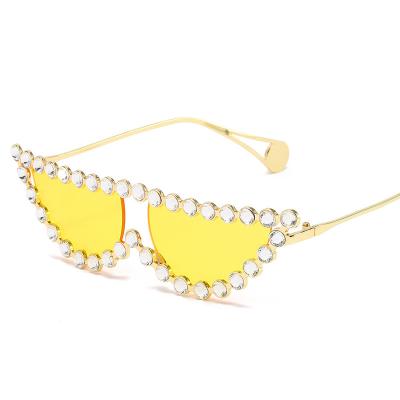 China Fashion Sunglasses Wholesale Newest Vintage Cat Eye Fashion Designer Sun Glasses For Ladies Rhinestone Sunglasses for sale