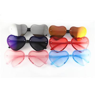 China New Heart UV400 Kids Sunglasses Mirrored Glasses UV400 Glasses Child Custom Size Clear Frame Kids Sun Glasses for sale