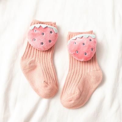 China New Design QUICK DRY baby bumps floor non-slip cotton cartoon doll bumps newborn christmas baby sock for sale