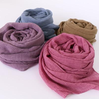 China Cotton Crumpled Islamic Women Head Scarf Balinese Cotton Pleated Headwear Plain Long Shawl Crimped Muslim Women Hijab Turban Stole for sale