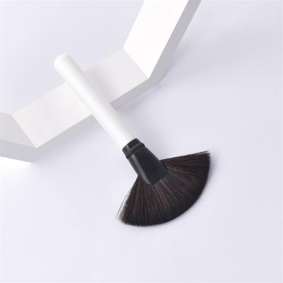 China Large Face Mask Brush Natural Contour Fan Applicator Brush Single Fan Highlighter Bar Makeup Brush for sale