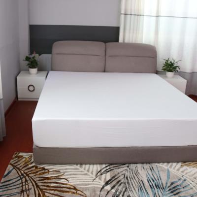 China Customized Waterproof King Size Stain Resistant Breathable Polyester Mattress Protector for sale