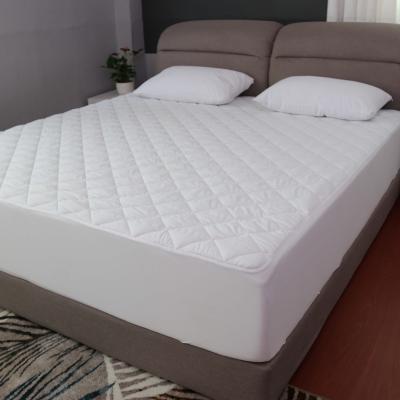 China Waterproof 100% Polyester Quilted Mattress Protector Waterproof With 150gsm Soft Filling for sale