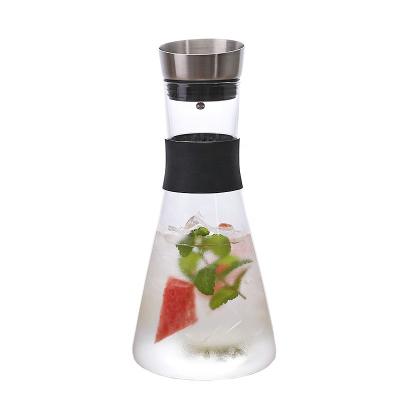 China Sustainable Heat Resistant Borosilicate Glass Water Pitcher With Silicone Sleeve Handle / Carafe / Glass Jug For Fridge for sale