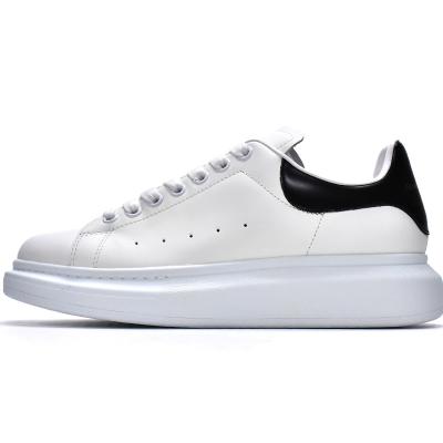 China Black White Retro Alexand Mc Basketball Shoes Rubber Sneaker Unisex Shoes Fashion Shoes for sale