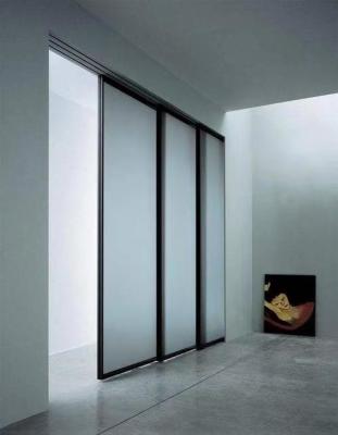 China Puerta corredera de aluminio negro de diseño elegante resistente al ruido en venta