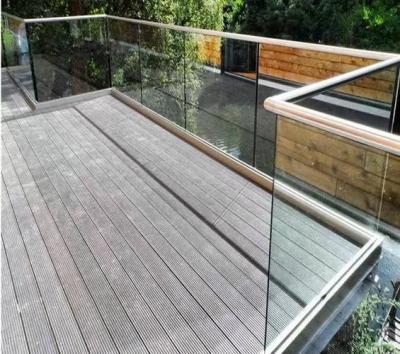 China Schöne moderne Glastreppe Geländer Außenrahmenlose Glasbalustrade zu verkaufen