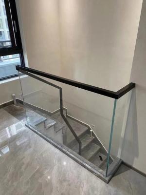 China Anpassungsfreundliches Glasbalustradensystem mit platzsparendem Design zu verkaufen